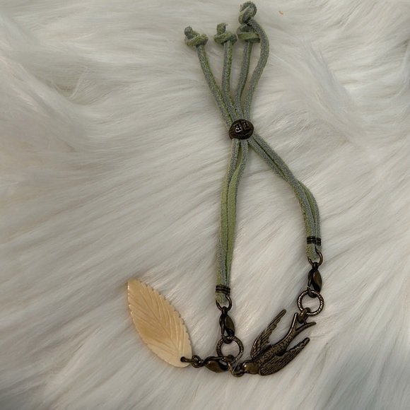 Lenny & Eva Leather Dove and Leaf Bracelet - Picture 4 of 6